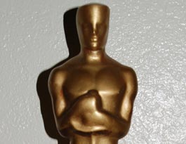 Photo of Oscar statuette made of plaster